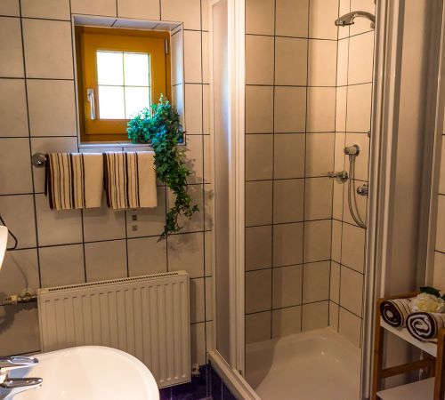 geräumiges Badezimmer